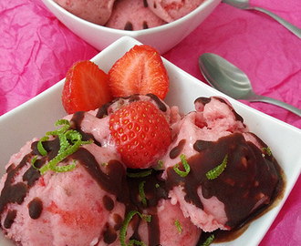 Vegan Strawberry Ice cream with Chocolate Sauce
