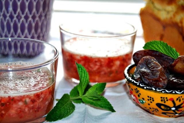 Soupe de fraises à la menthe et ramadan moubarak karim