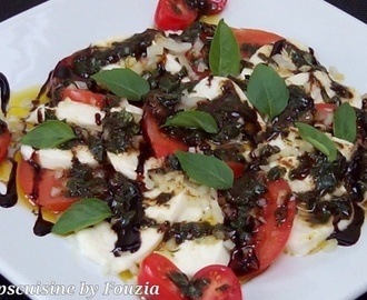 Salade tomates/mozzarella et sauce au basilic
