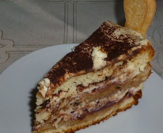 Wiśniowy tort tiramisu