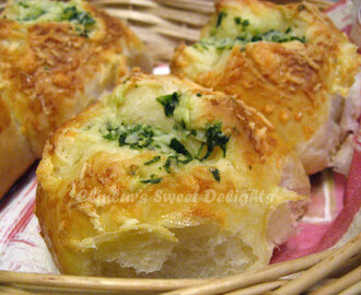 Soft & Fluffy Buns With Garlic ,Italian Parsley Butter & Cheese Topping - Water Roux Method