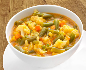 Sopa de verduras al curry