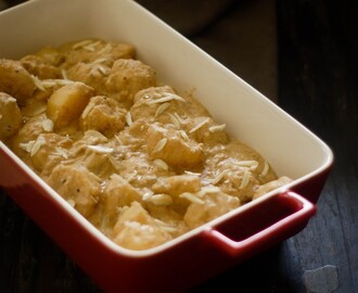 Safed Aloo: Potatoes cooked in White Sauce