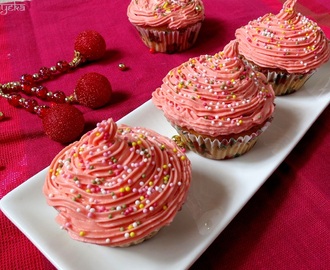 Strawberry Cup Cakes(Eggless)
