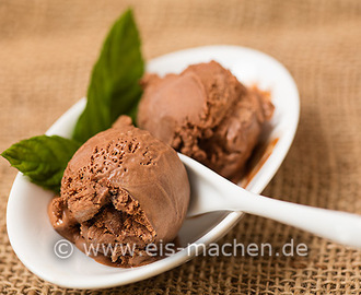Eis-Rezept: Schokoladen-Minz-Eis selbst machen