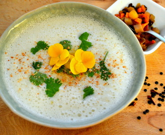 Blumenkohl-Mandel-Suppe  mit Kichererbsen und Belugalinsen