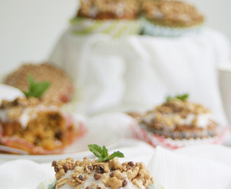 Muffiny marchewkowe z orzechami, cytrynowym lukrem i granolą