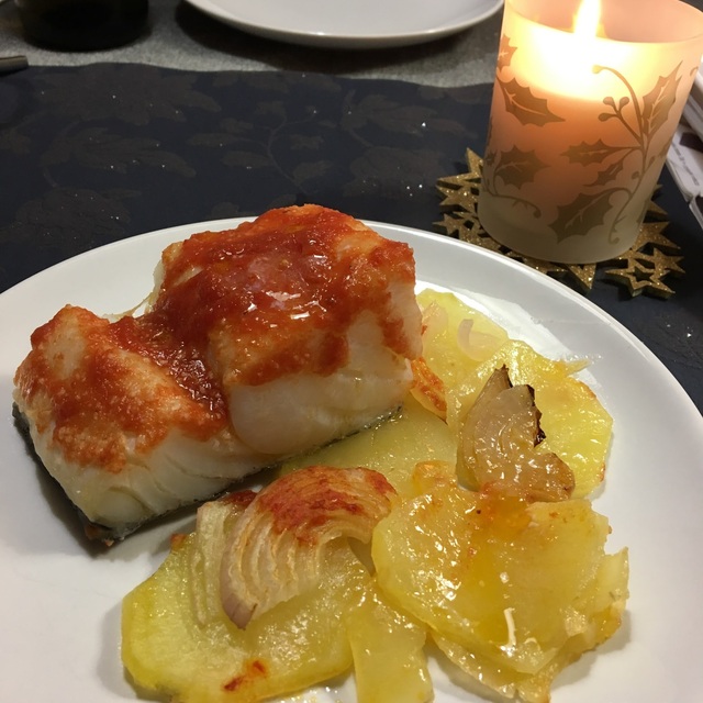 Bacallà al forn amb patates i ceba
