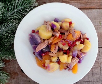 Salade de pommes de terre, chapon (ou dinde), orange et grenade (Potatoes, orange, pomegranate and capon (or turkey) leftovers)