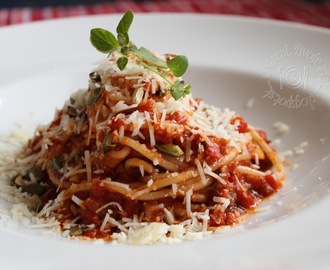 Špagety s paradajkovo baklažánovou omáčkou