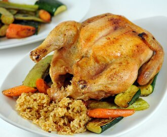 Κοτόπουλο στη γάστρα γεμιστό με ριζότο και λαχανικά