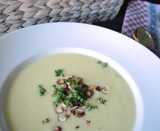 Petersilienwurzel-Pastinaken-Suppe aus „Wintergerichte aus dem Thermomix“