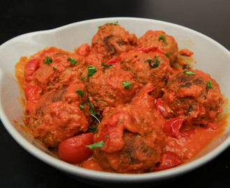Stora indiska köttbullar i tomat- och currysås