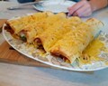 Burrito’s uit de oven met kip, paprika en avocado