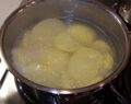 Fabulös: Pesto-Kartoffel-Püree mit Pinienkernen