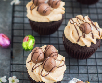 [Video] Uskršnji brownie cupcakes s kikirikijem i karamelom