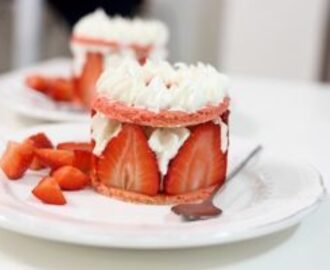 Gâteau aux fraises  pour la journée de la femme