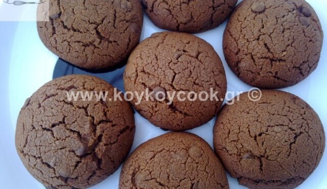 Εύκολα μπισκότα με πραλίνα φουντουκιού και δάκρυα σοκολάτας, από την αγαπημένη Ρένα Κώστογλου και το koykoycook.gr!