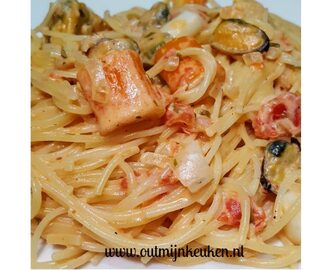 Pink pasta: capellini met zeevruchten