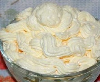 Ha szeretnél egy nagyon finom vaníliakrémet készíteni a süteményekhez, ezt próbáld ki!