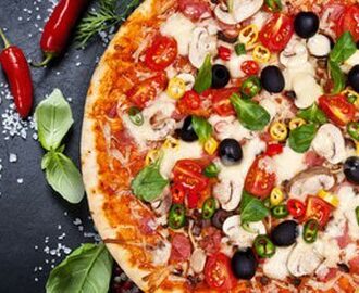 Hjemmelavet pizza - En dejlig nem opskrift der giver ro i sjælen og maven