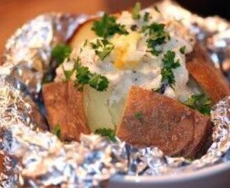 6 recept på bakad potatis med goda röror