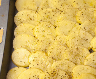 How to Make Roasted Herbed Potatoes