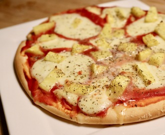 Glutenvrije en Vegetarische Pizza met Mozzarella en Ananas
