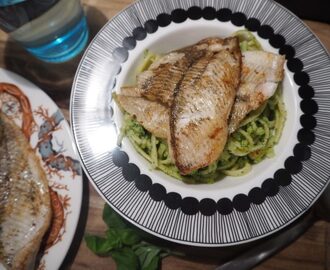 Helppoa arkiruokaa: Pestopasta & sitruunalla maustettu kala