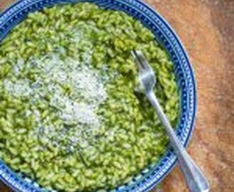 Risotto with spinach and gorgonzola cheese