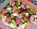 Glutenfri Dessertpizza med proteinrik vaniljekrem og nydelige toppings