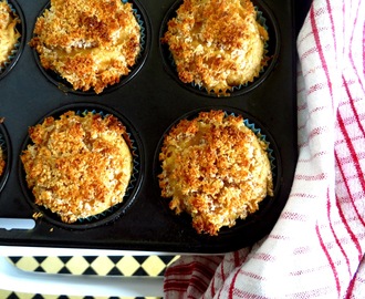 peanut butter muffins with coconut crumble