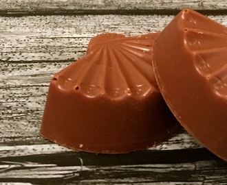 Juustokakku suklaakonvehtien ystävälle – tai niiden kanssa kiemurtelevalle