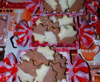Biscotti di Natale di frolla al burro, ricoperti di cioccolato bianco e di cioccolato fondente!