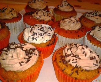 Cupcakes de Vainilla con Chocolate y Caramelo