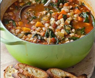 Minestrone o sopa de verduras (cocina italiana)