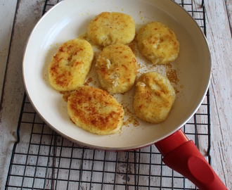 Kotleciki z gotowanych ziemniaków z żółtym serem i sosem "tartare" :)