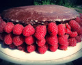 Tort czekoladowo-malinowy