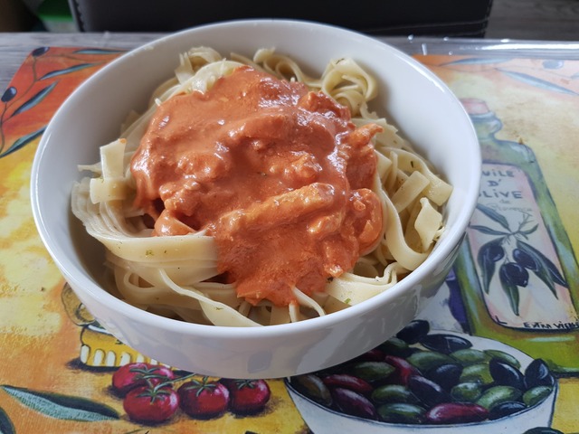 Émincé de poulet à la sauce tomate et mascarpone – Battle Food 63