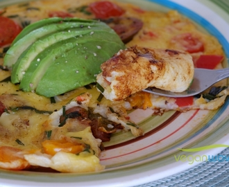 Veganes herzhaftes Omelette für ein kräftiges Frühstück