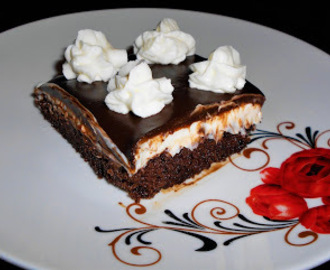 Πάστα Ταψιού με Γκανάς Σοκολάτας Chocolate and Cream Sheet Cake