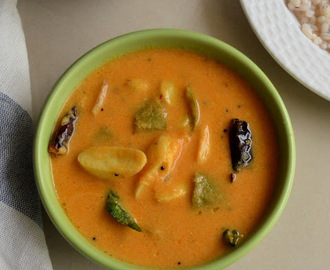 Chakkakuru Manga Curry | Kerala Style Chakkakuru Pacha Manga Curry | Jackfruit Seeds and Raw Mango Curry