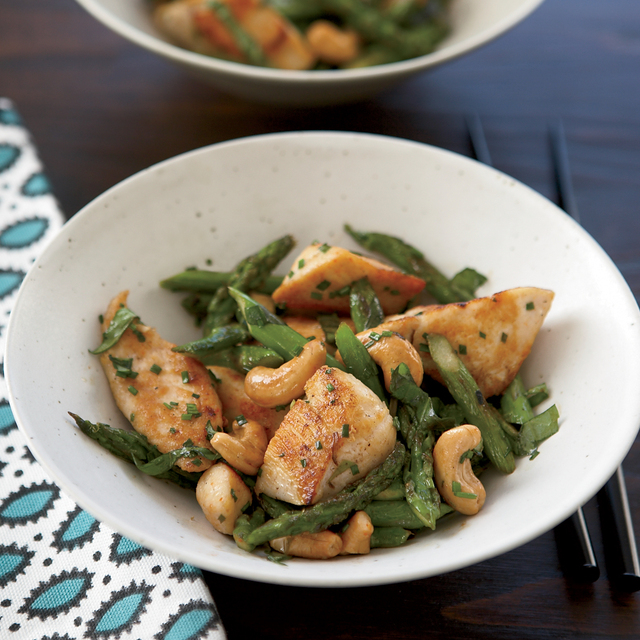 Chicken Stir-Fry with Asparagus and Cashews