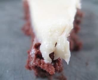 Chokladkaka med vit chokladtryffel on top