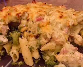 Pasta kip ovenschotel met broccoli en pesto
