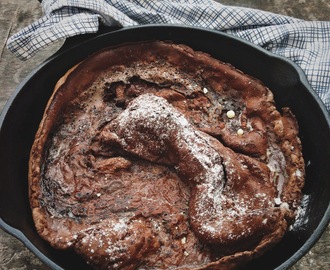 Chocolade dutch baby pannenkoek uit de oven