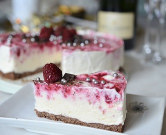 Årets nyårsdessert - Frozen raspberry cheesecake