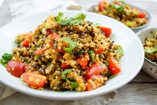 Linsen Quinoa Salat mit Aubergine