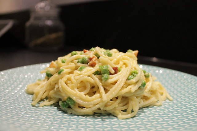 Spaghetti Carbonara met doperwten