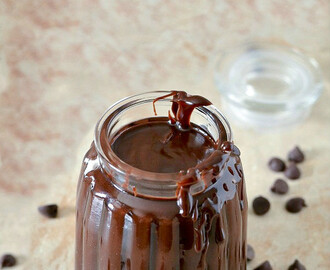 Homemade Chocolate Sauce / Easy Homemade Chocolate Sauce